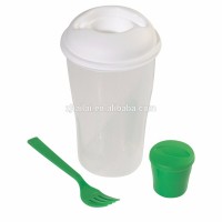 2017 Hot selling BPA Free Plastic Shaker cups keep fresh fashionable 700ml Plastic Salad Cup with fork